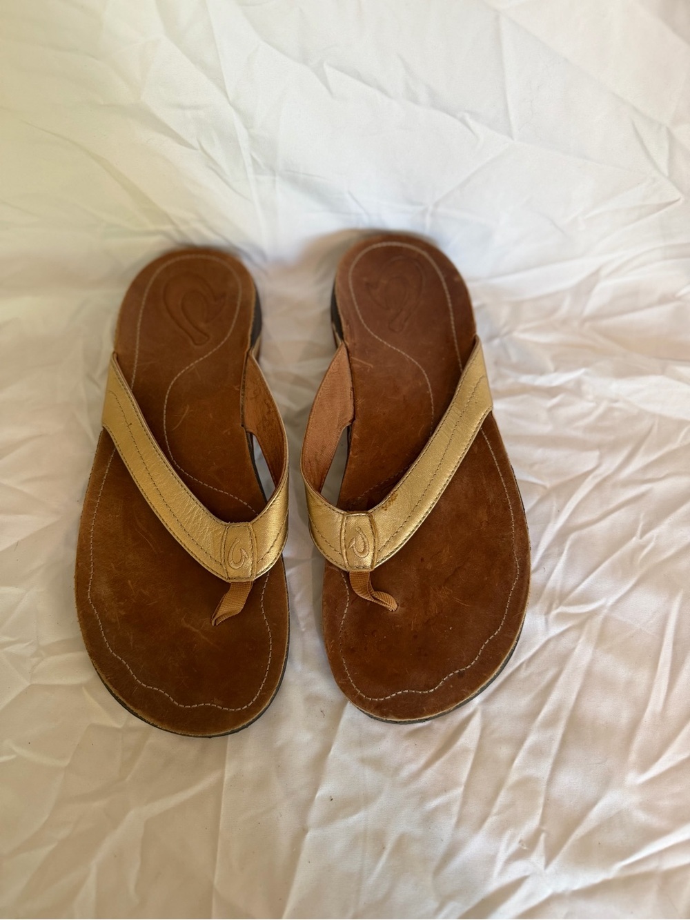 Women’s OluKaiGold Leather Thong Sandals